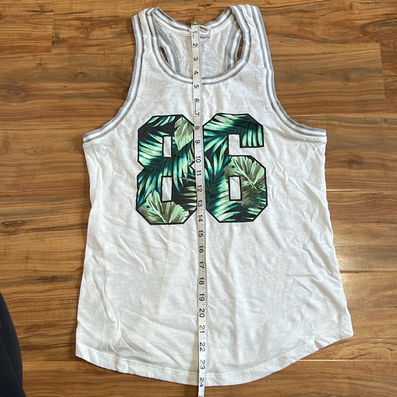 VS Pink Tank - Picture 5 of 6